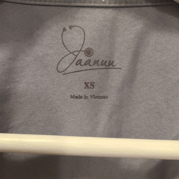 Fitted Peplum Scrub Top - Picture 3 of 4